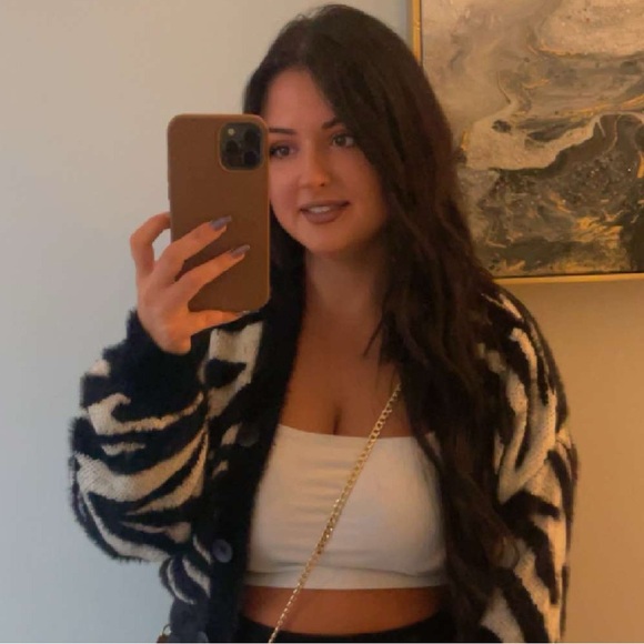 Meet your Posher, Madison! - Picture 2 of 2